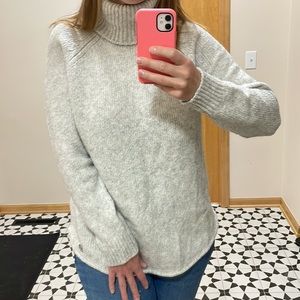 Michael Kors EUC light grey turtleneck sweater